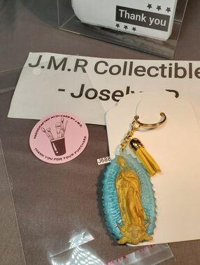 Radiant Virgin Mary Resin Keychain – Handmade Religious Charm
